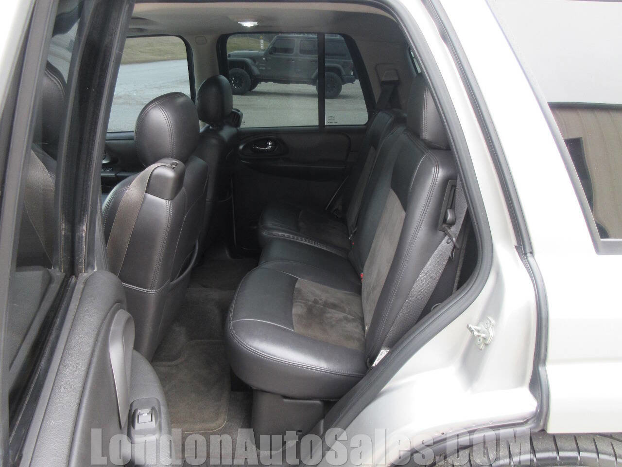 Used 2008 Chevrolet TrailBlazer SS image 13