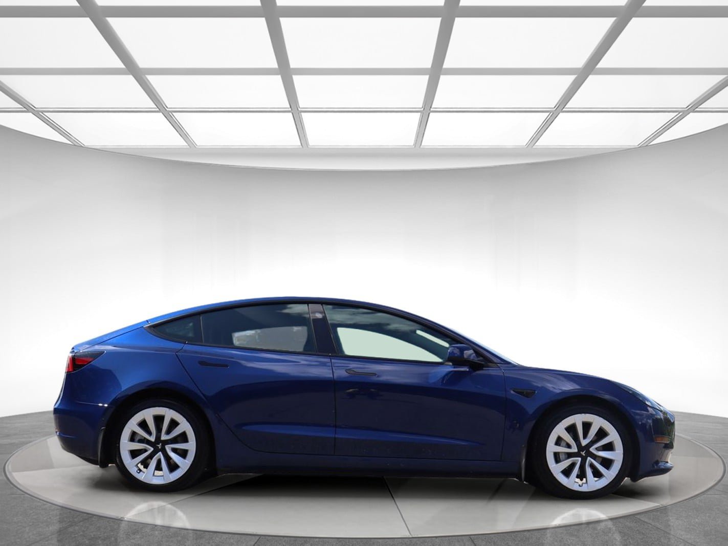 Used 2022 Tesla Model 3 Standard Range RWD image 5