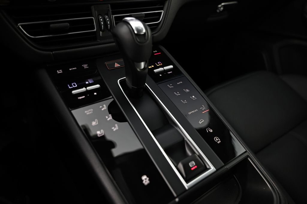 Certified 2026 Porsche Macan image 41