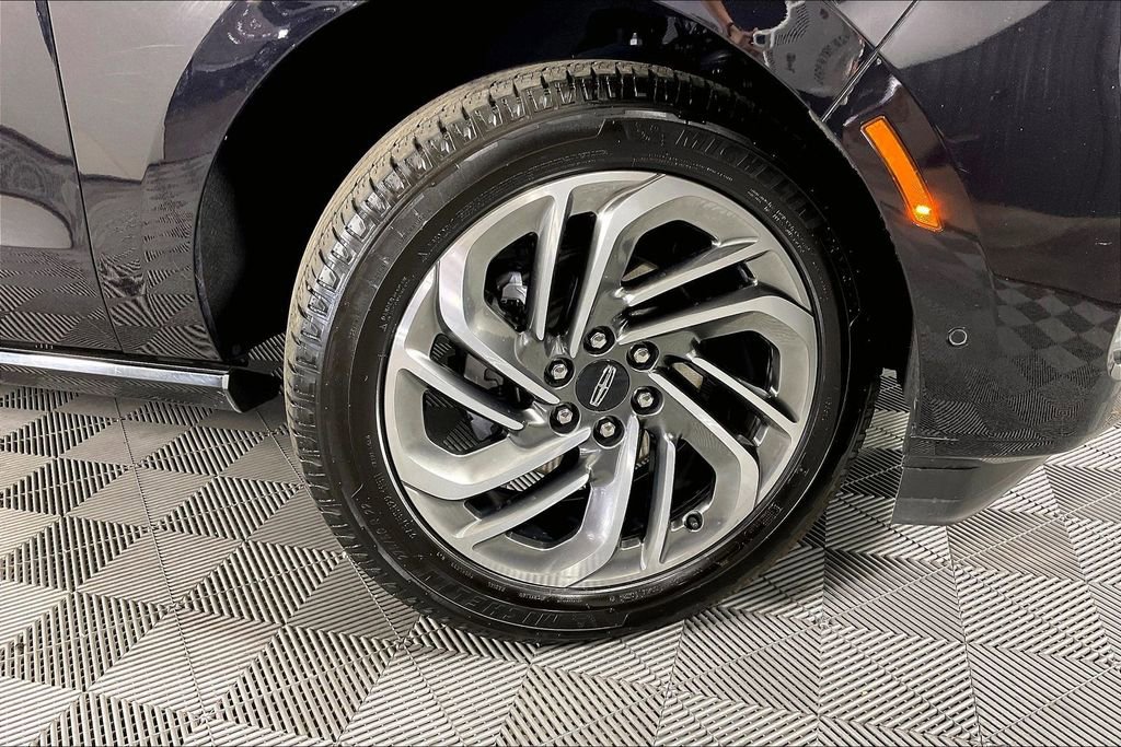 Used 2025 Lincoln Navigator Reserve AWD/4WD image 11