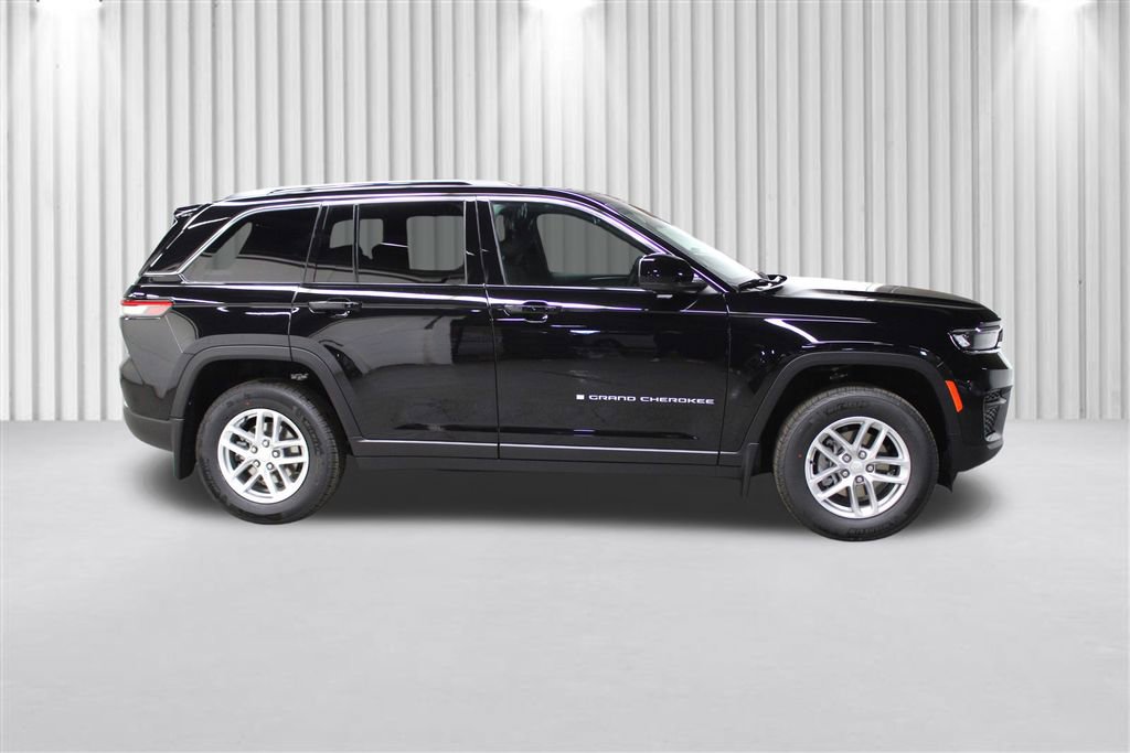 New 2025 Jeep Grand Cherokee Laredo w/ Luxury Tech Group I image 2