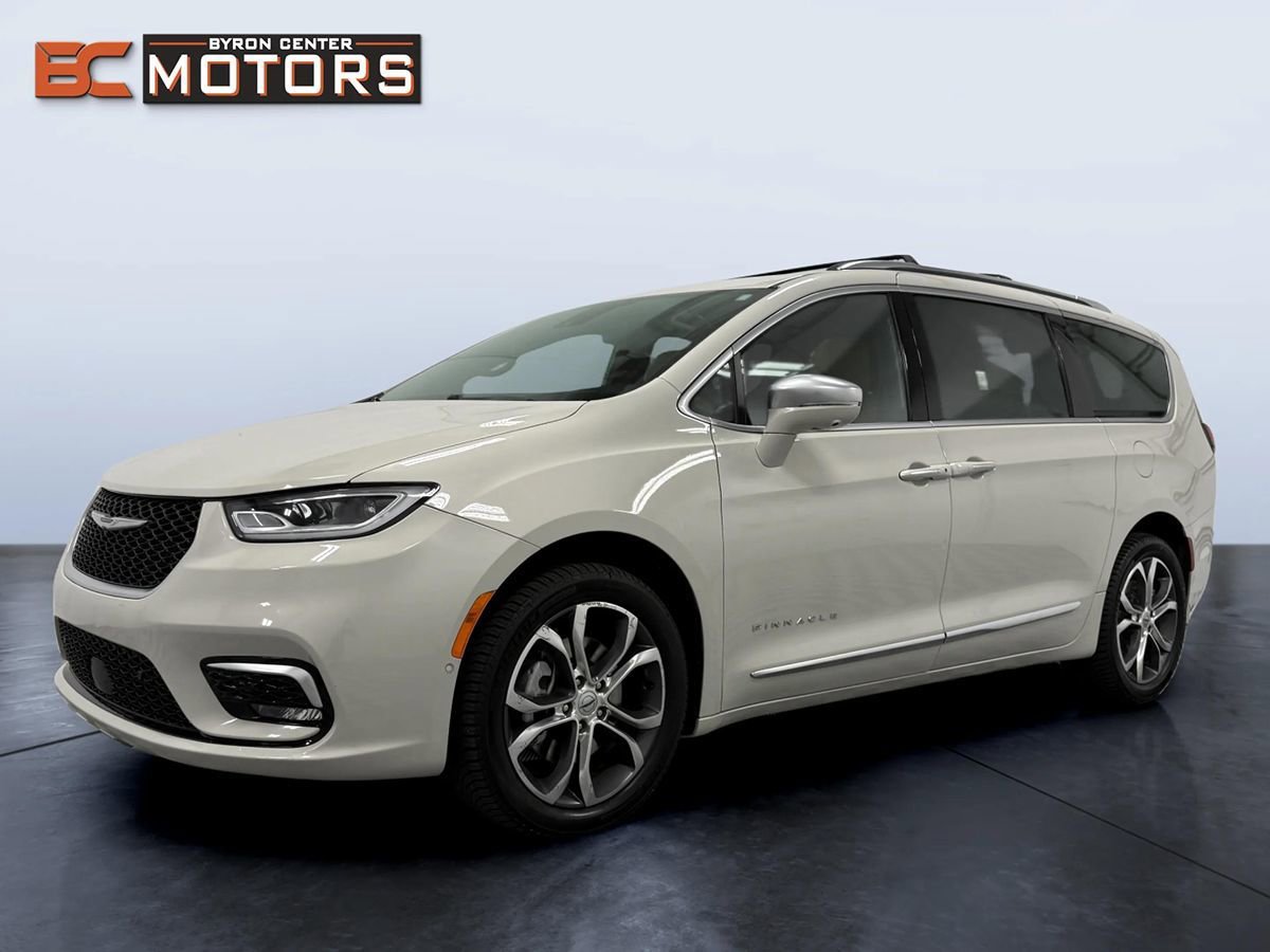 Used 2021 Chrysler Pacifica Pinnacle image 2