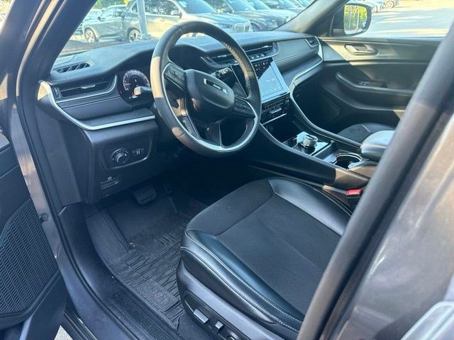 Used 2024 Jeep Grand Cherokee Altitude AWD/4WD image 8
