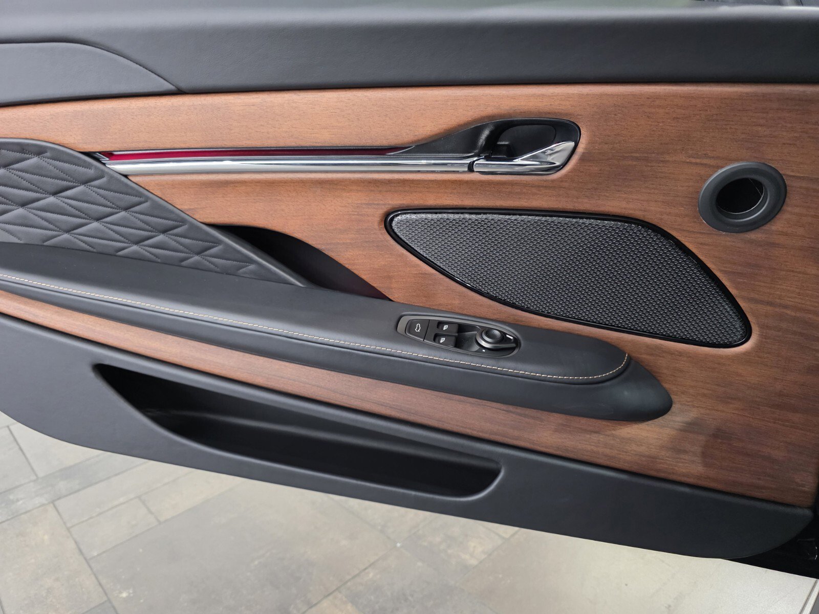 Used 2025 Aston Martin DB12 Coupe image 16