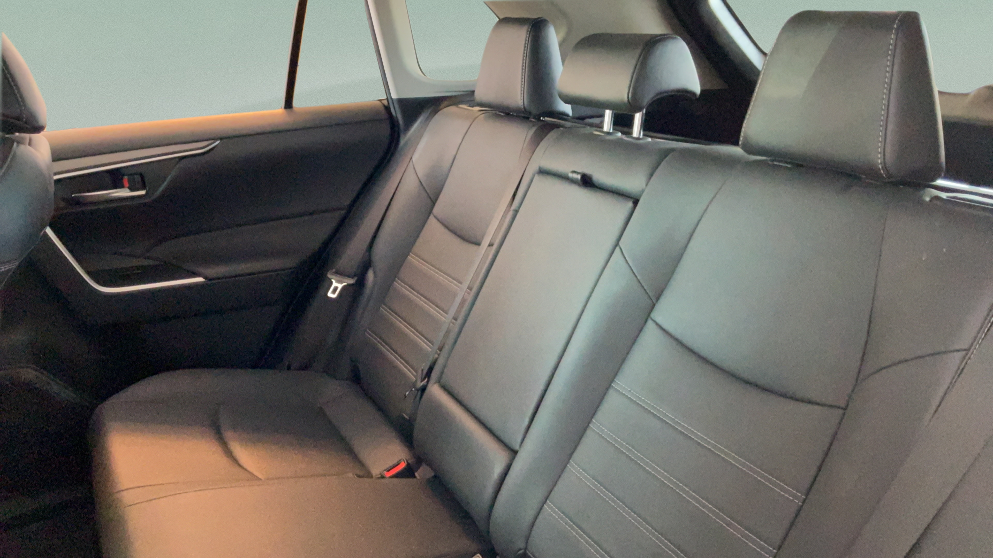 Certified 2021 Toyota RAV4 XLE Premium AWD/4WD image 31