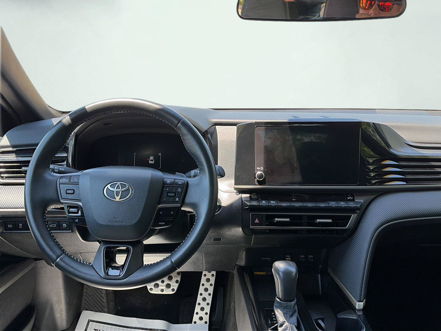 Used 2025 Toyota Camry SE FWD image 2
