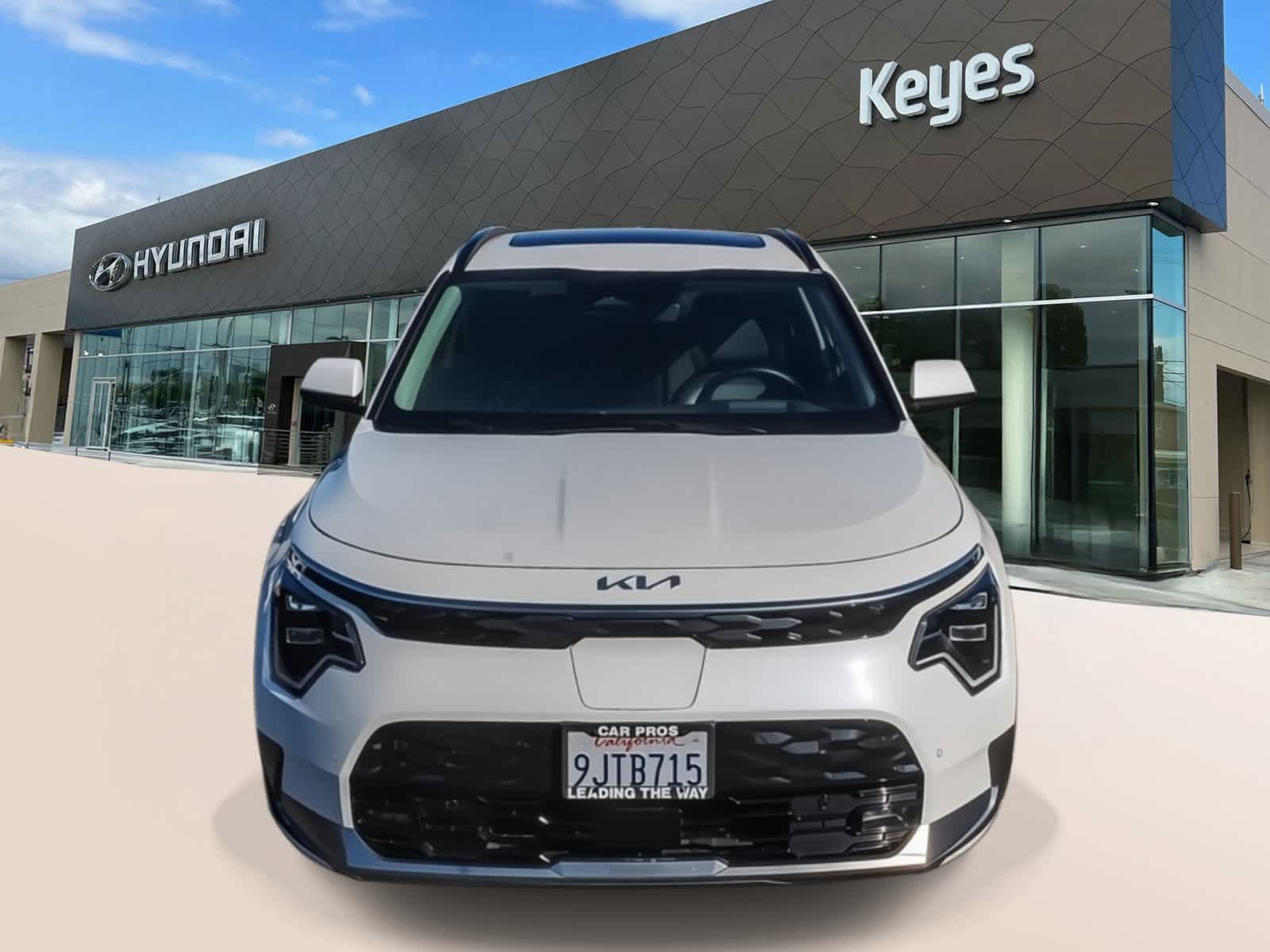 Used 2024 Kia Niro Wave w/ Wave Preserve Package FWD image 2