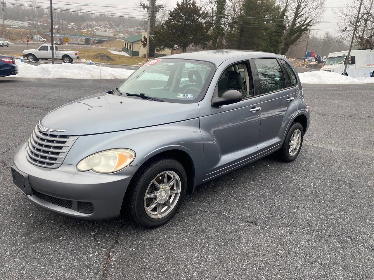 Used 2009 Chrysler PT Cruiser FWD image 2