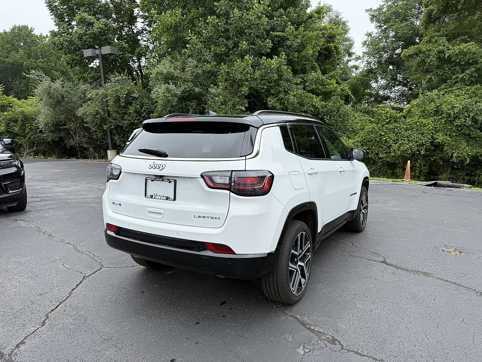 Used 2025 Jeep Compass Limited w/ Elite Group AWD/4WD image 6
