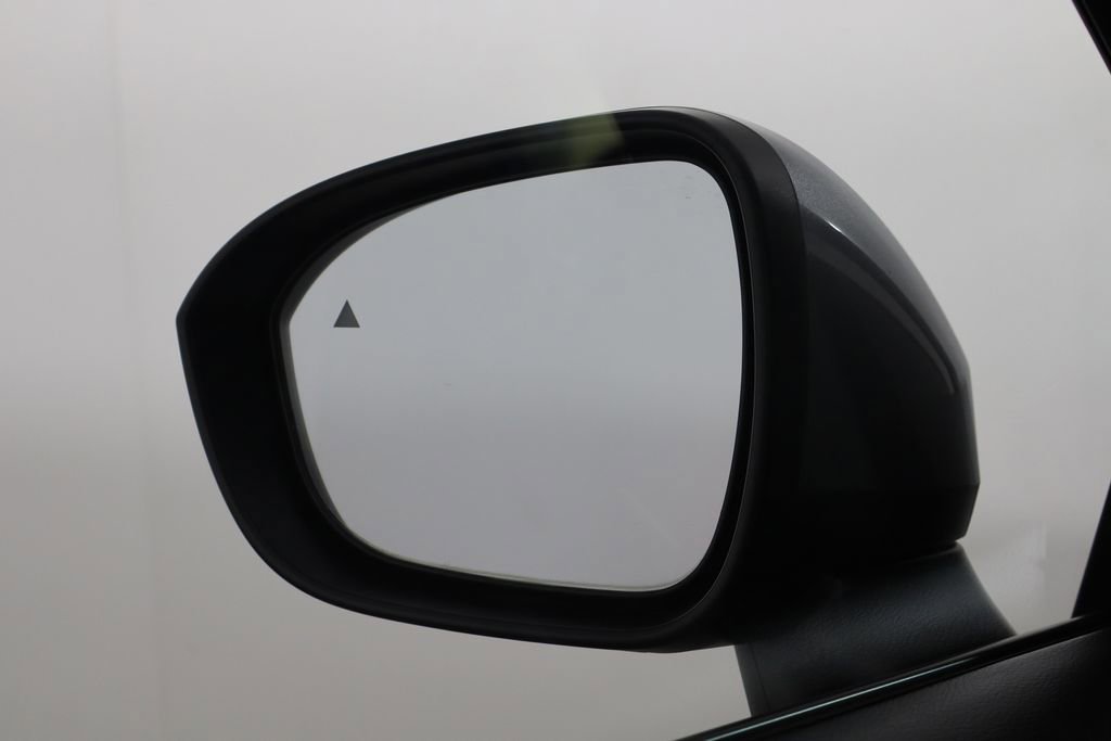 Used 2024 Nissan Rogue SV image 40