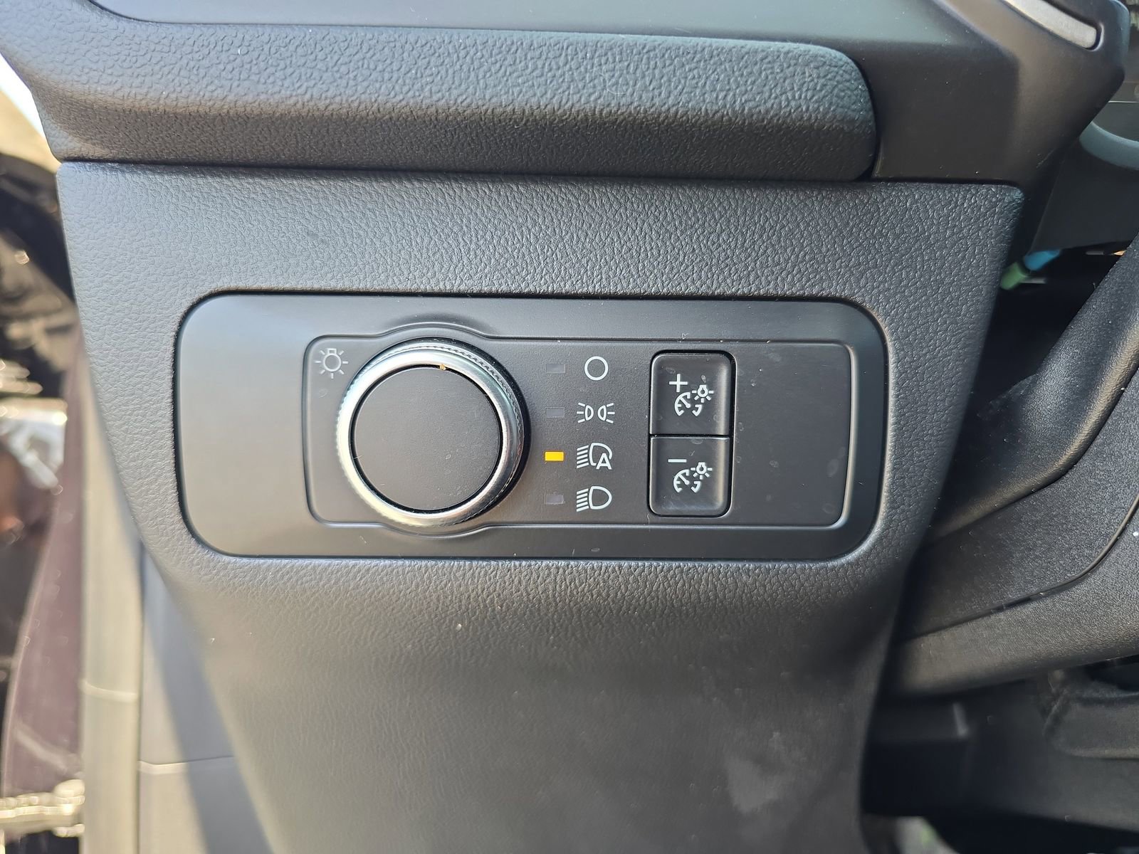 Used 2020 Ford Escape SE FWD image 21