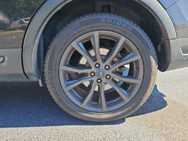 Used 2019 Ford Explorer XLT w/ Equipment Group 202A FWD image 9