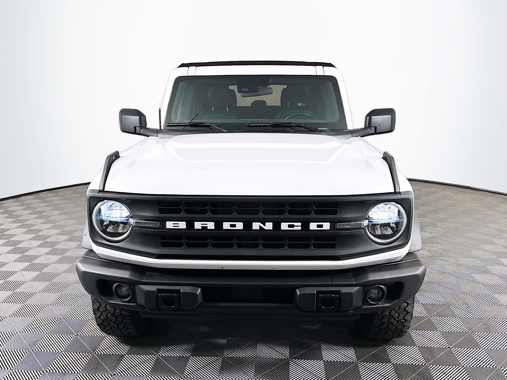 Used 2023 Ford Bronco Black Diamond image 2