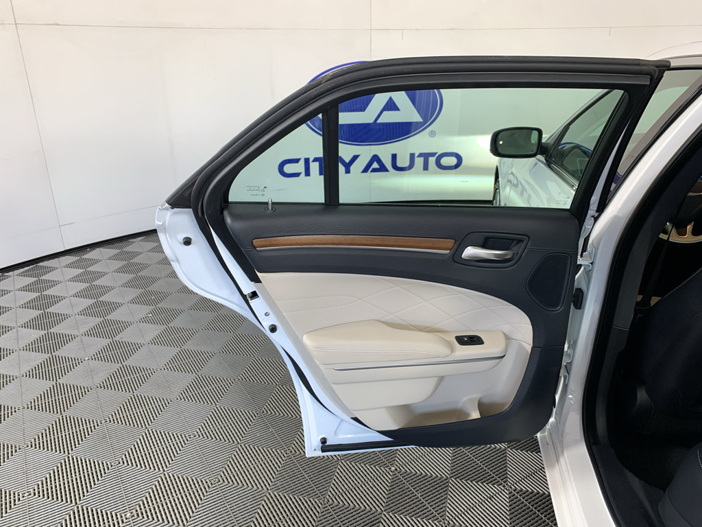 Used 2018 Chrysler 300 C w/ Sun, Sound & Nav Package RWD image 29
