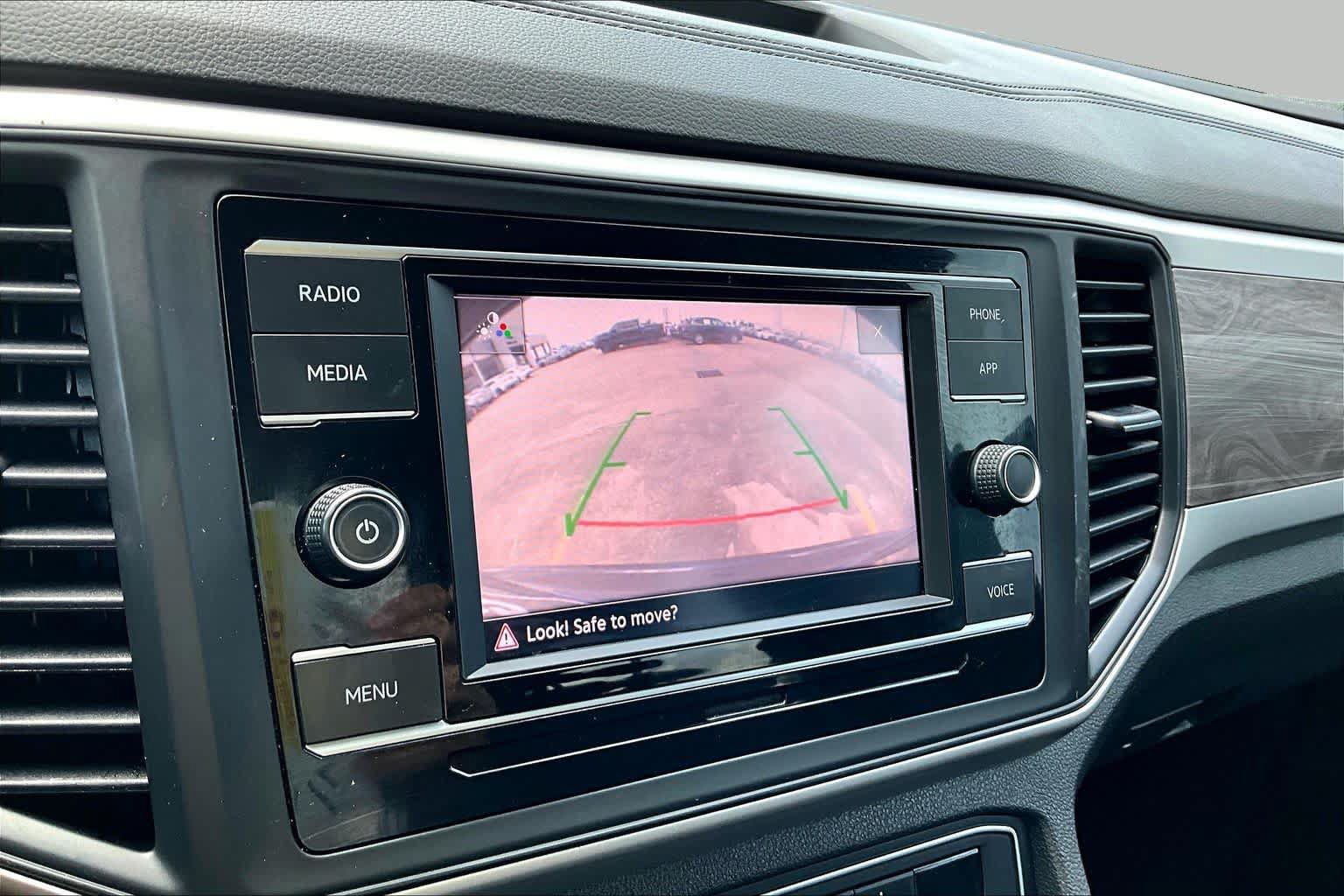Used 2022 Volkswagen Atlas Cross Sport SE FWD image 26