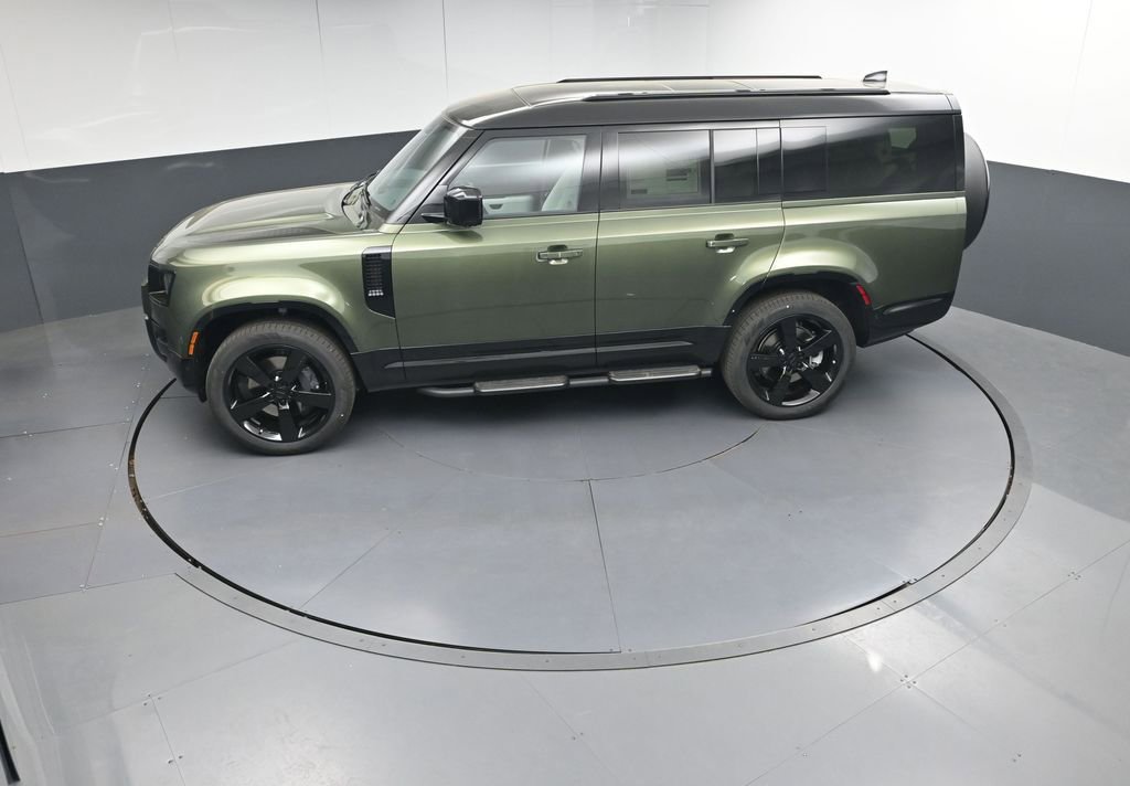 New 2026 Land Rover Defender 130 X-Dynamic SE AWD/4WD image 32
