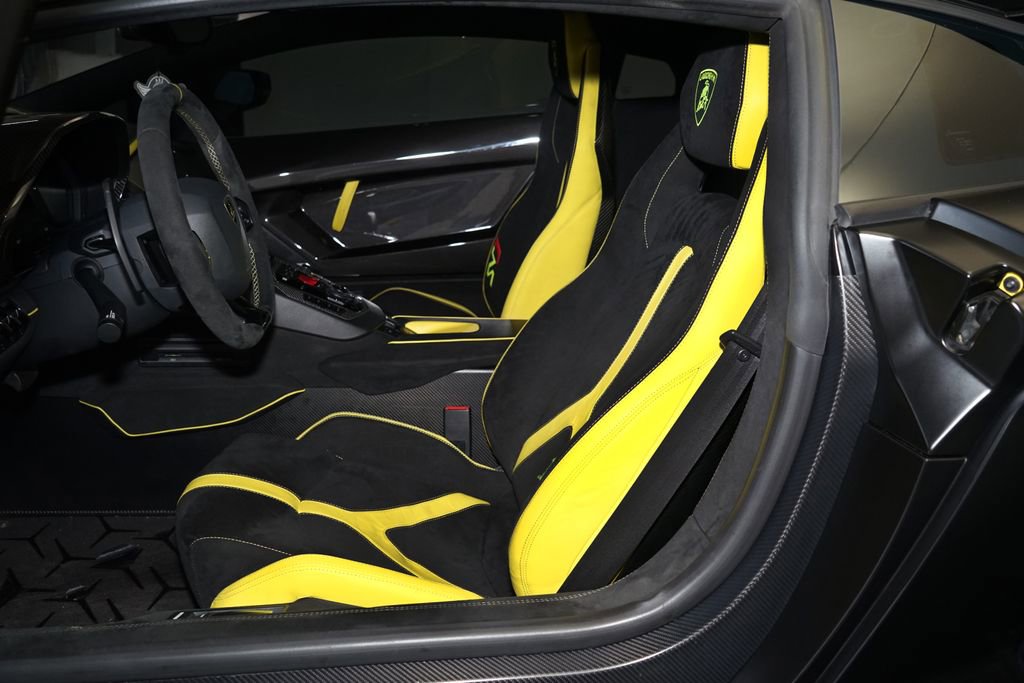 Used 2019 Lamborghini Aventador SVJ image 22