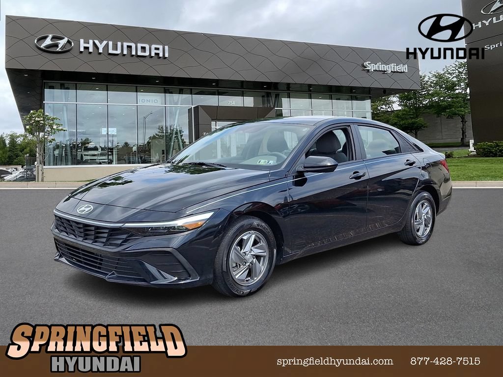 Certified 2025 Hyundai Elantra SE w/ Cargo Package FWD image 1
