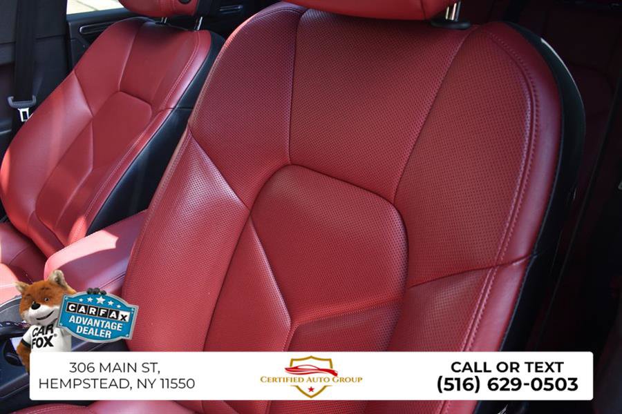 Used 2023 Porsche Macan Turbo AWD/4WD image 11
