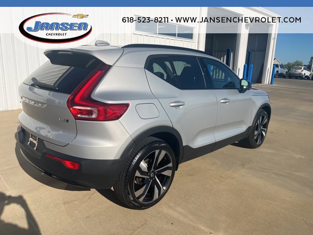 Used 2025 Volvo XC40 B5 Plus image 6