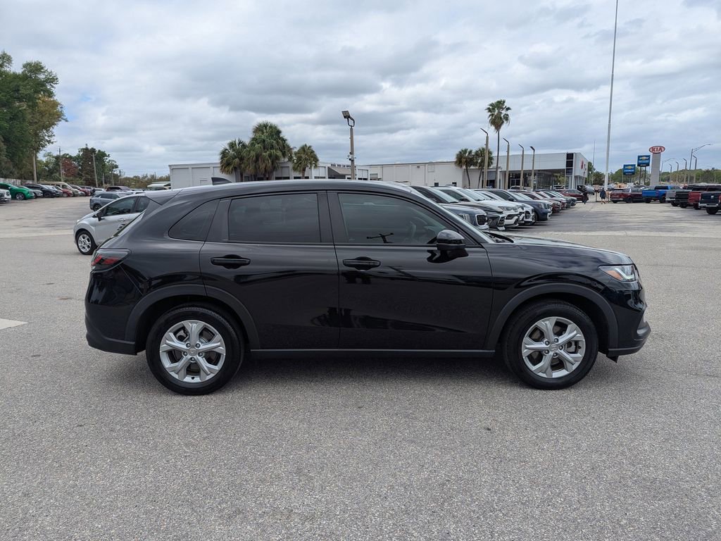 Used 2025 Honda HR-V LX image 3