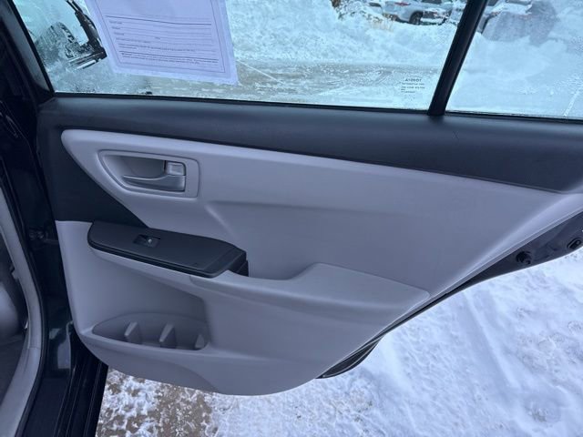 Used 2017 Toyota Camry LE image 28