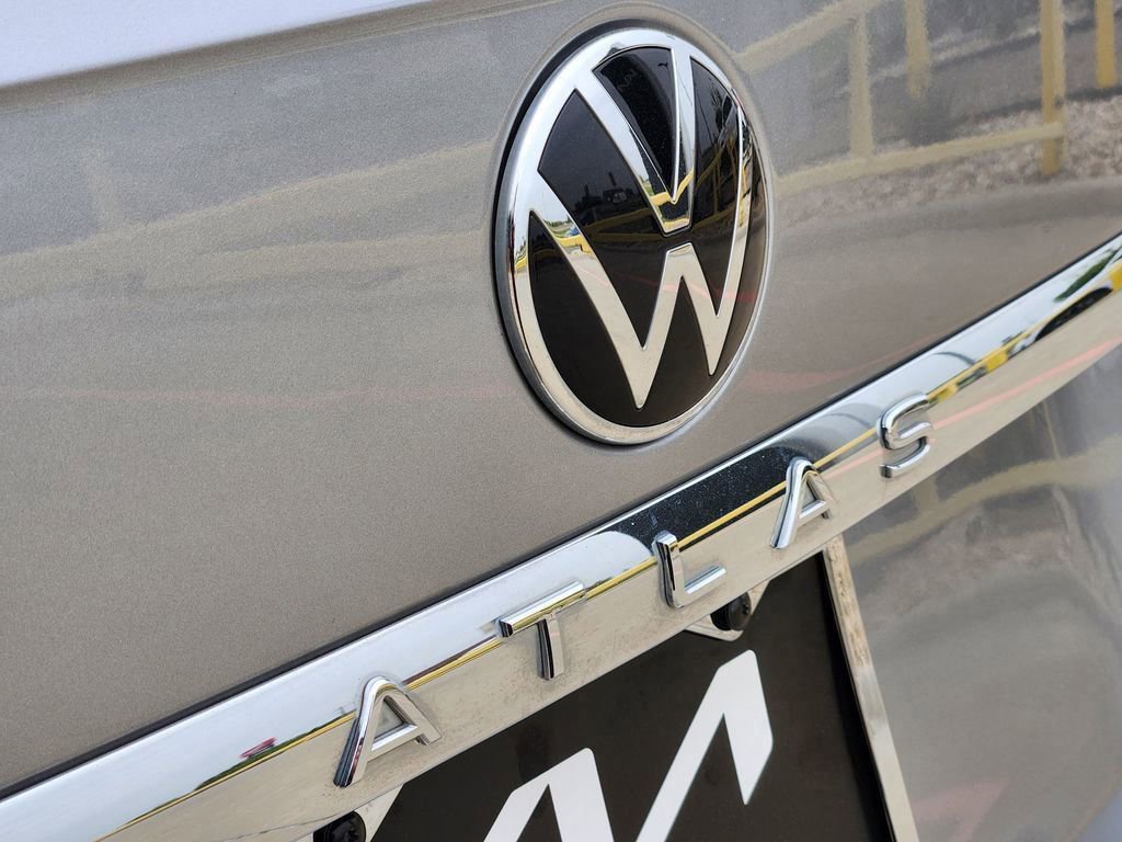 Used 2023 Volkswagen Atlas SE w/ Panoramic Sunroof Package AWD/4WD image 11