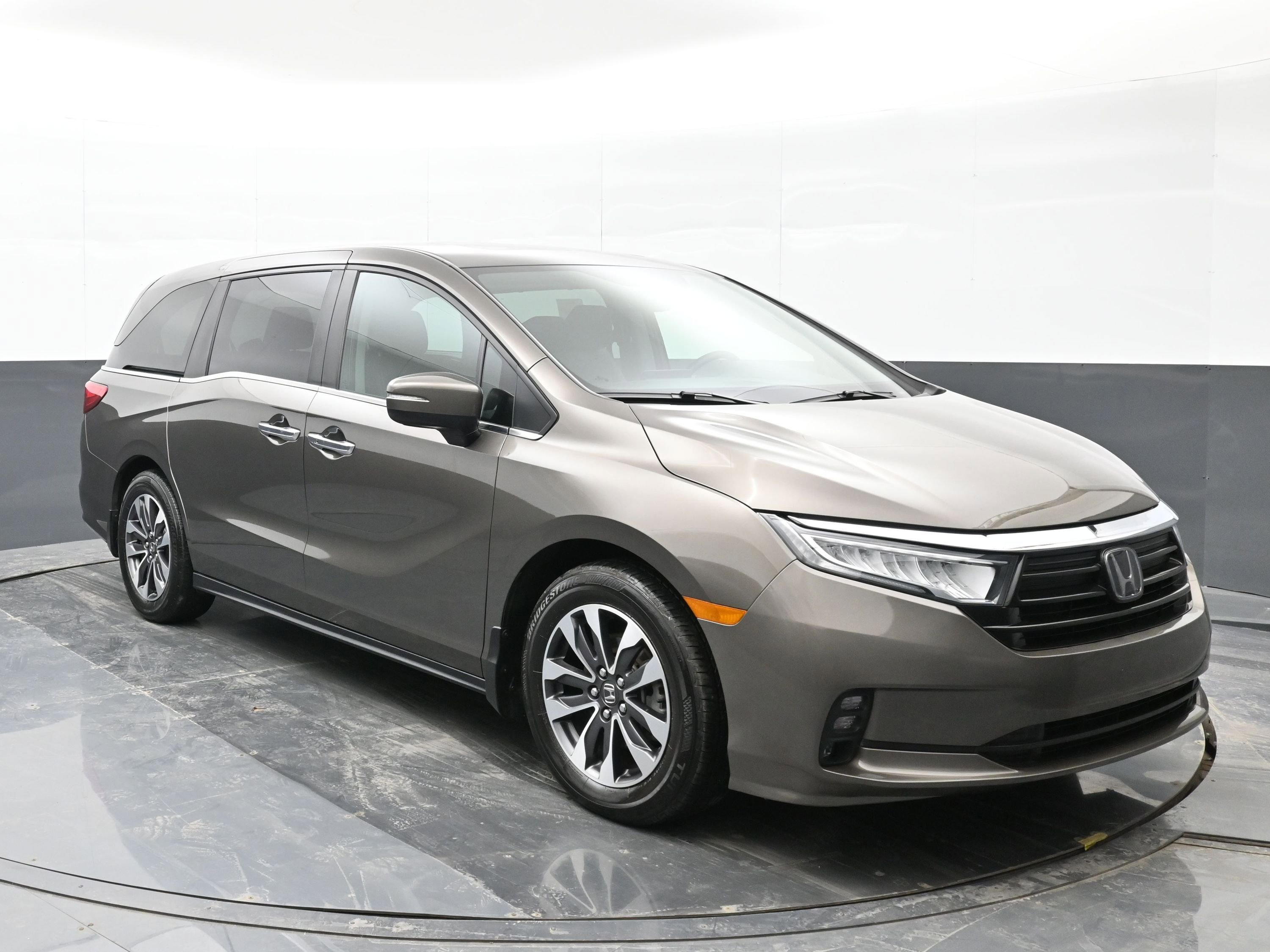 Used 2023 Honda Odyssey EX-L image 2