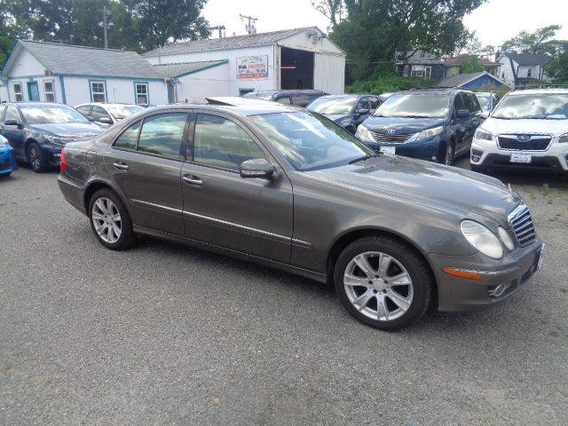 Used 2009 Mercedes-Benz E 350 4MATIC Sedan image 4