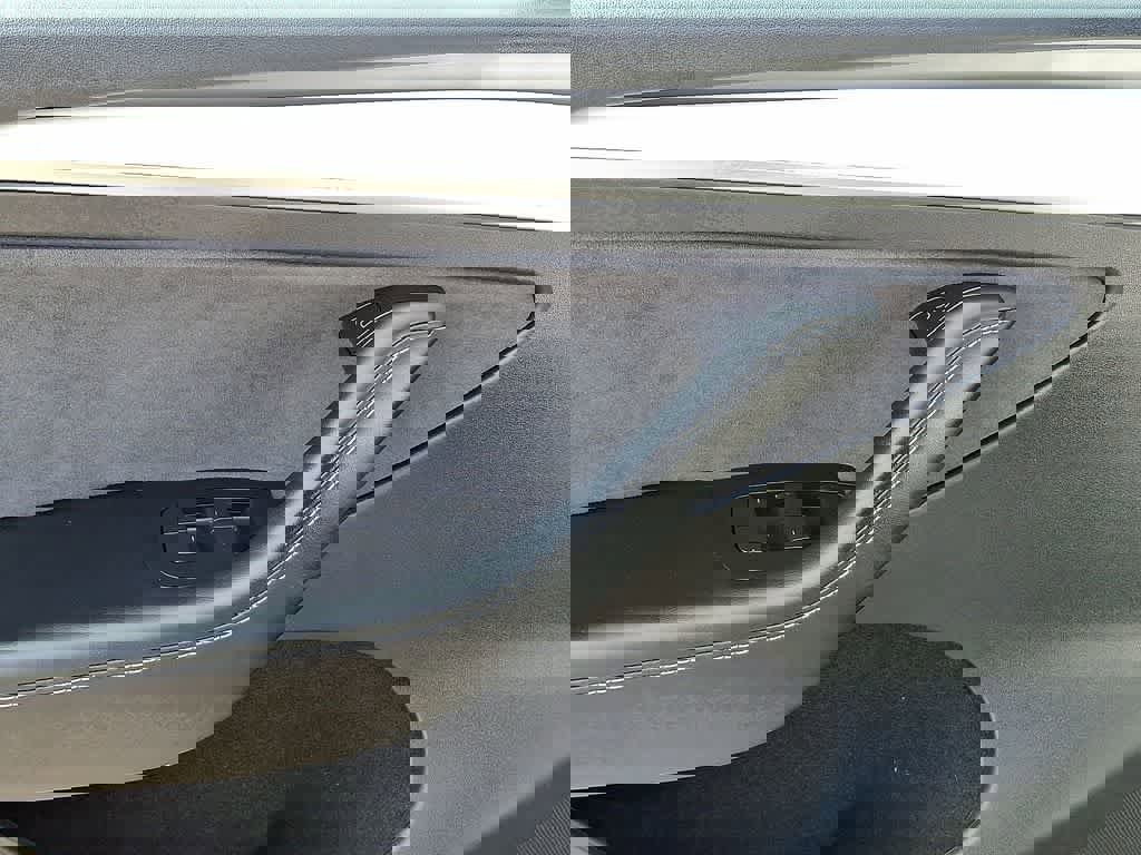 Used 2023 Tesla Model Y Long Range image 10