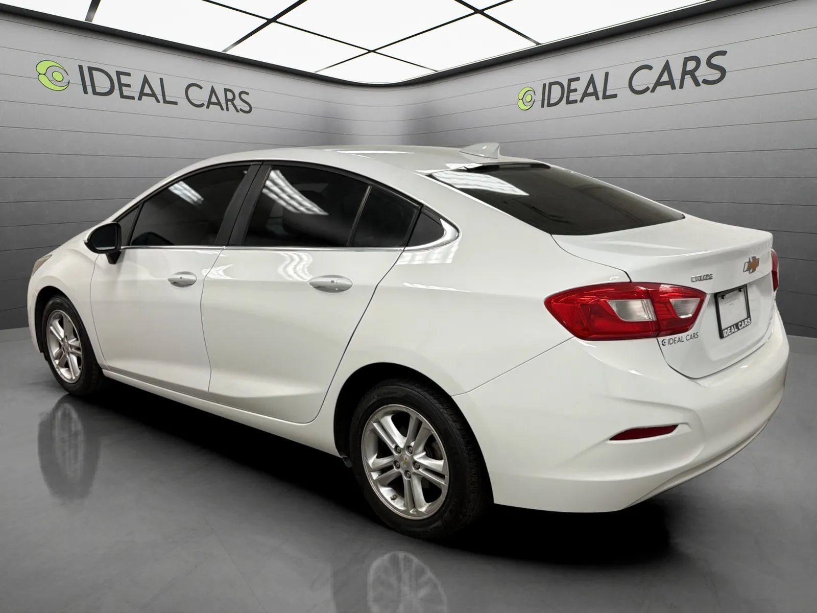 Used 2017 Chevrolet Cruze LT w/ Convenience Package FWD image 7