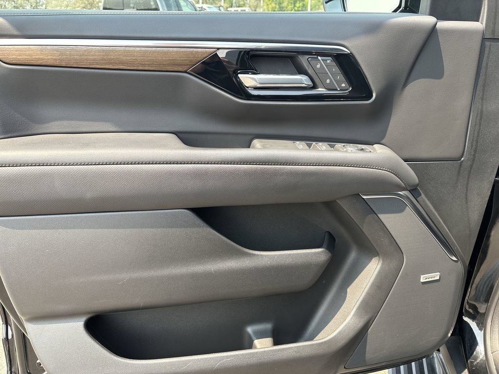 Certified 2025 Chevrolet Tahoe High Country AWD/4WD image 28