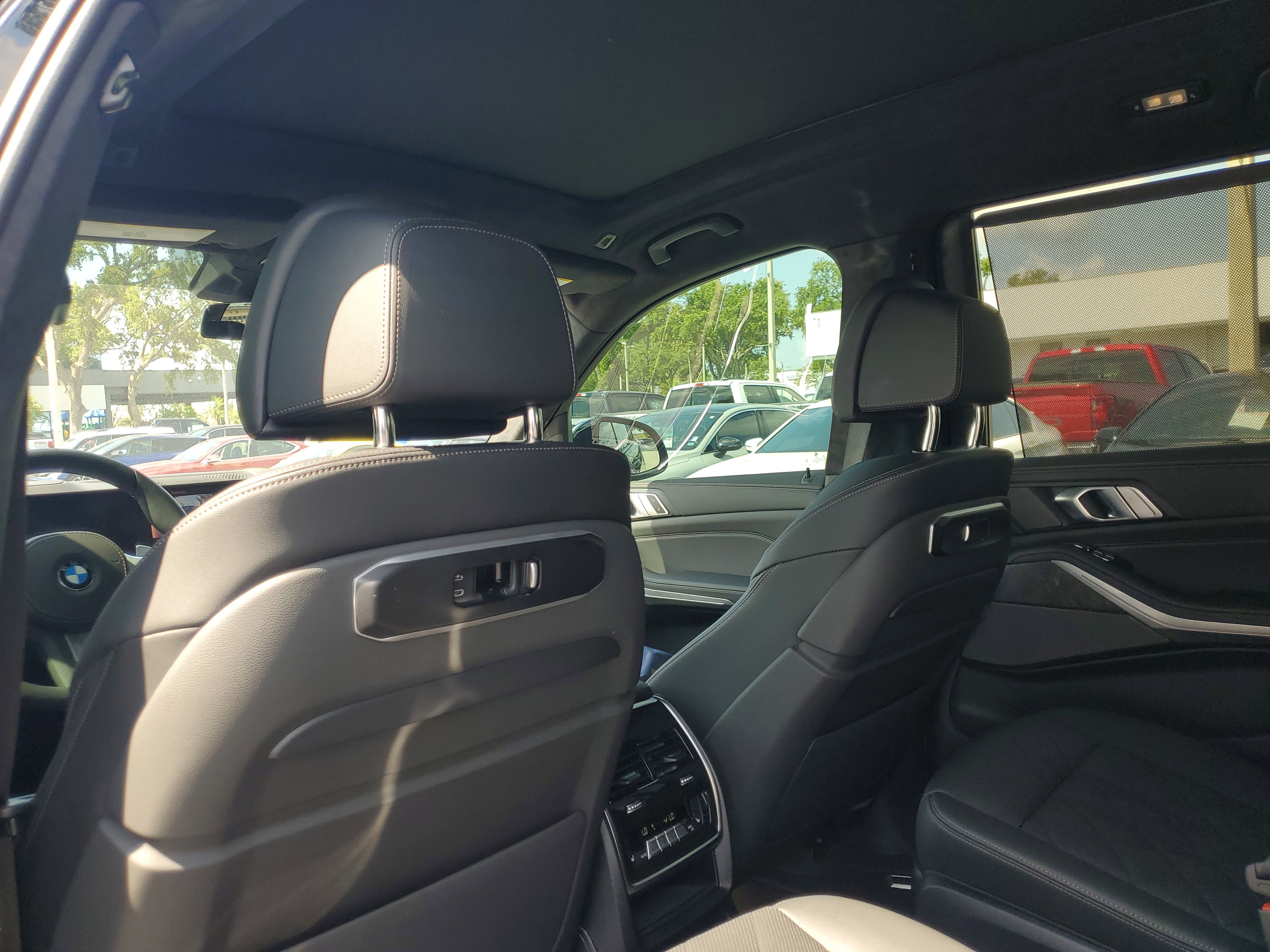 Used 2025 BMW X7 xDrive40i w/ M Sport Package image 16