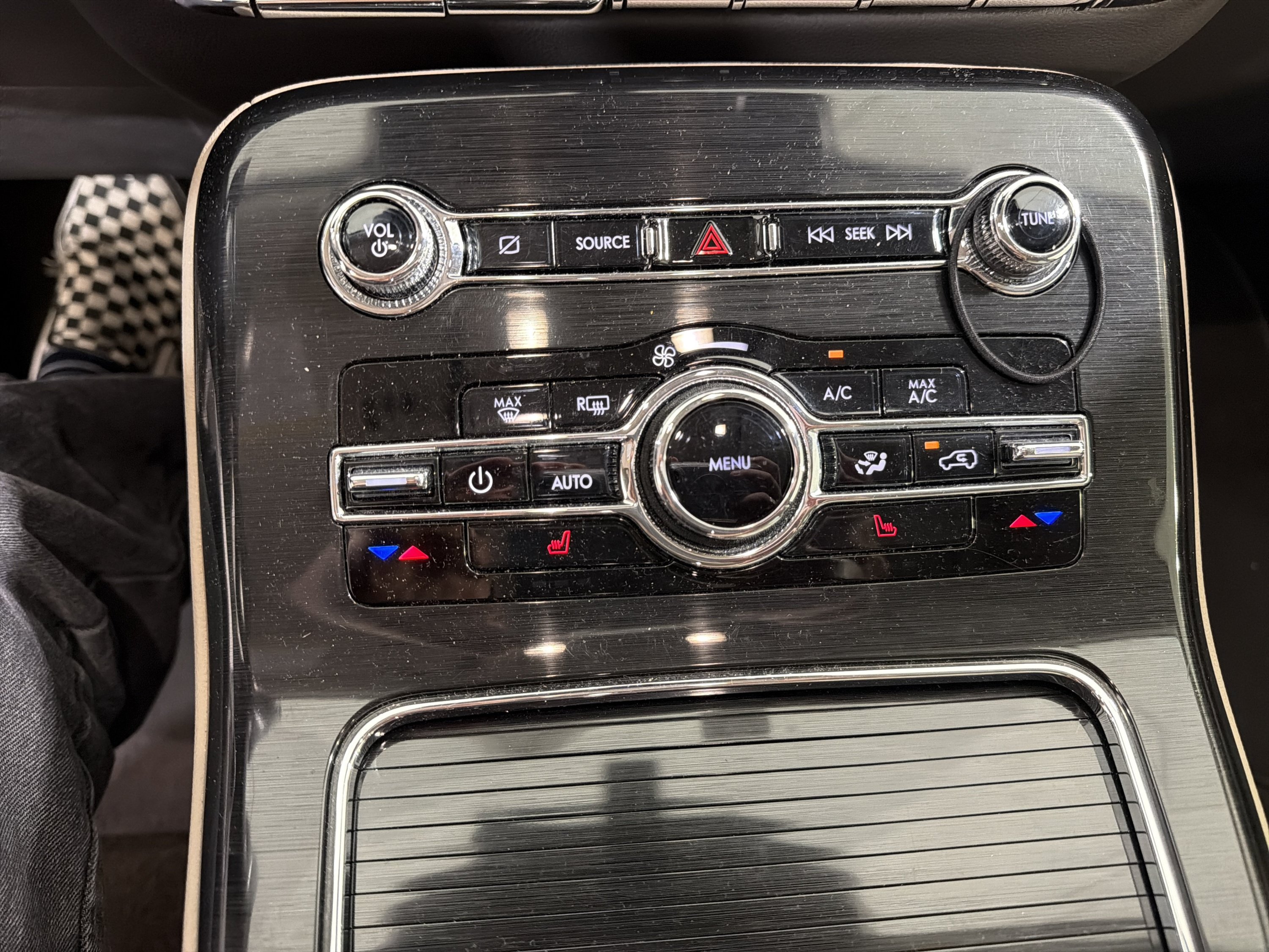Used 2023 Lincoln Nautilus AWD w/ Premium Package image 17