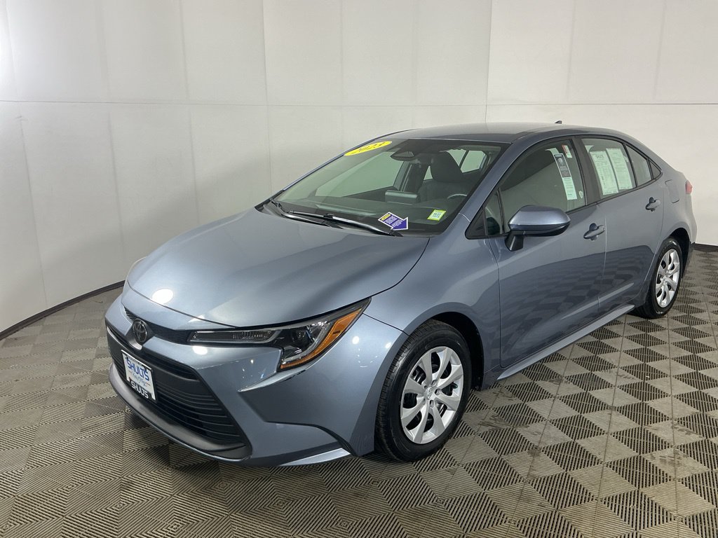 Used 2023 Toyota Corolla LE FWD image 4