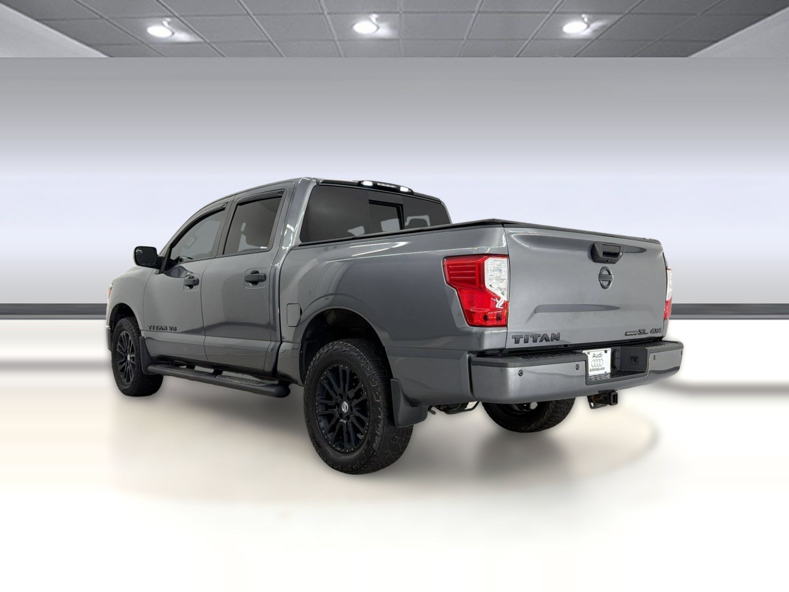 Used 2019 Nissan Titan SL w/ Midnight Edition AWD/4WD image 3