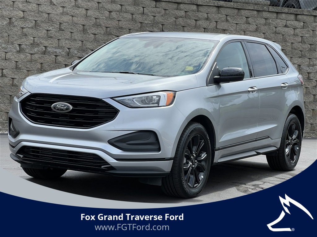 Used 2024 Ford Edge SE w/ Black Appearance Package
