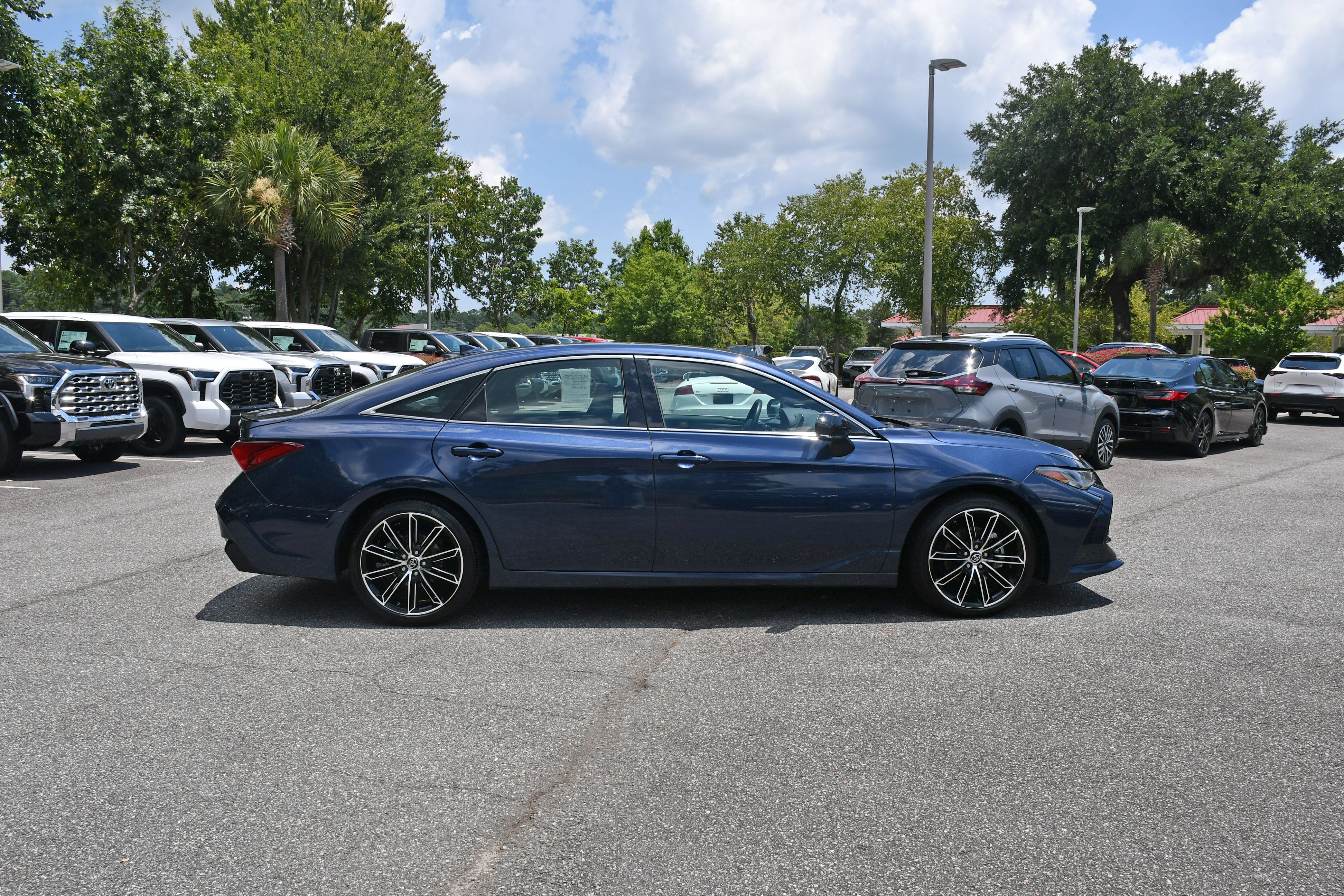 Used 2019 Toyota Avalon Touring w/ Advanced Safety Package FWD image 5