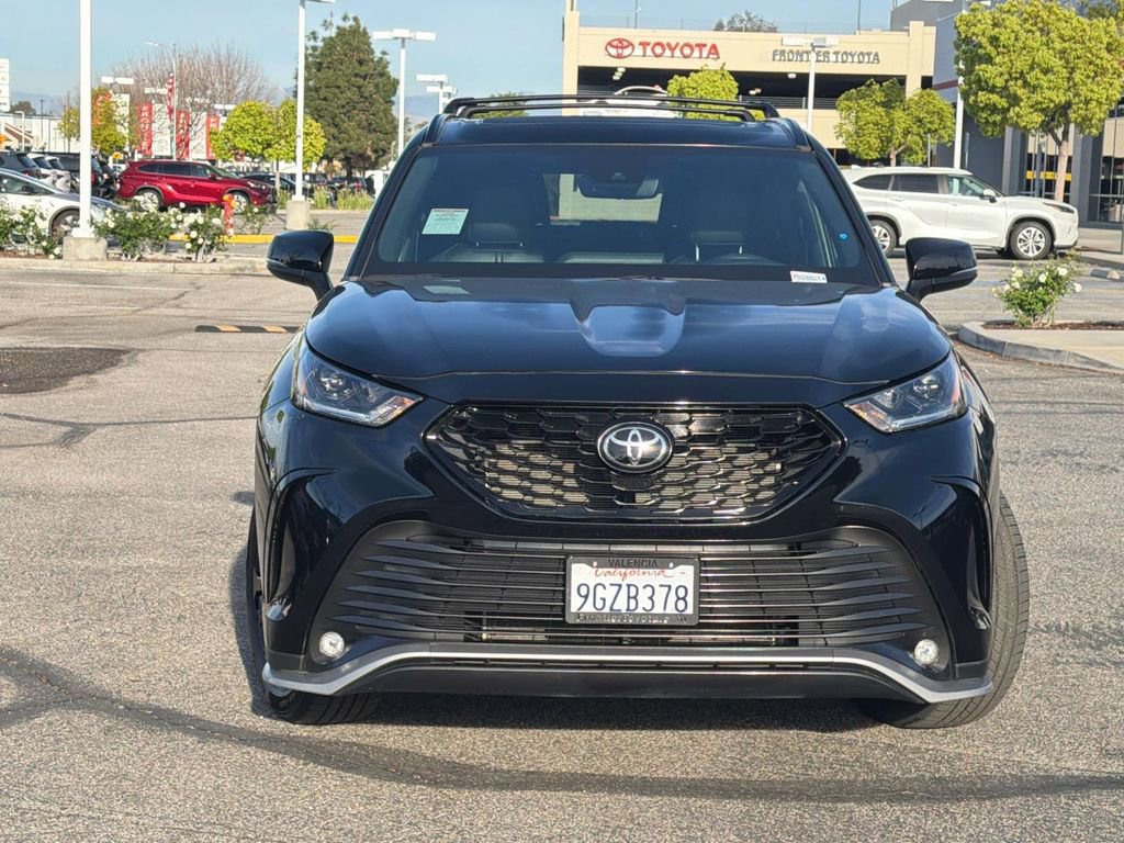 Used 2023 Toyota Highlander XSE image 2