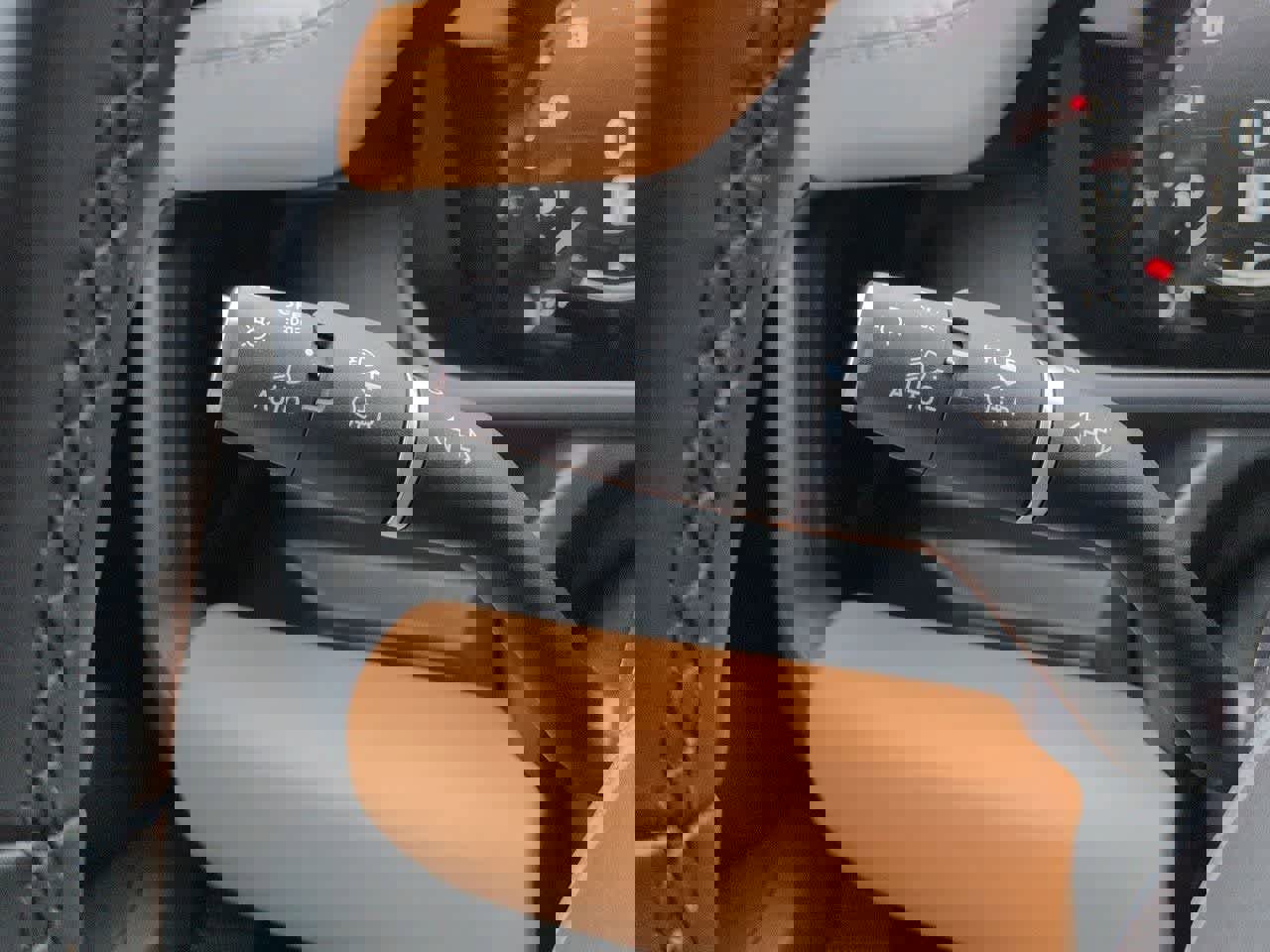 Certified 2024 Land Rover Defender 130 X-Dynamic SE image 29