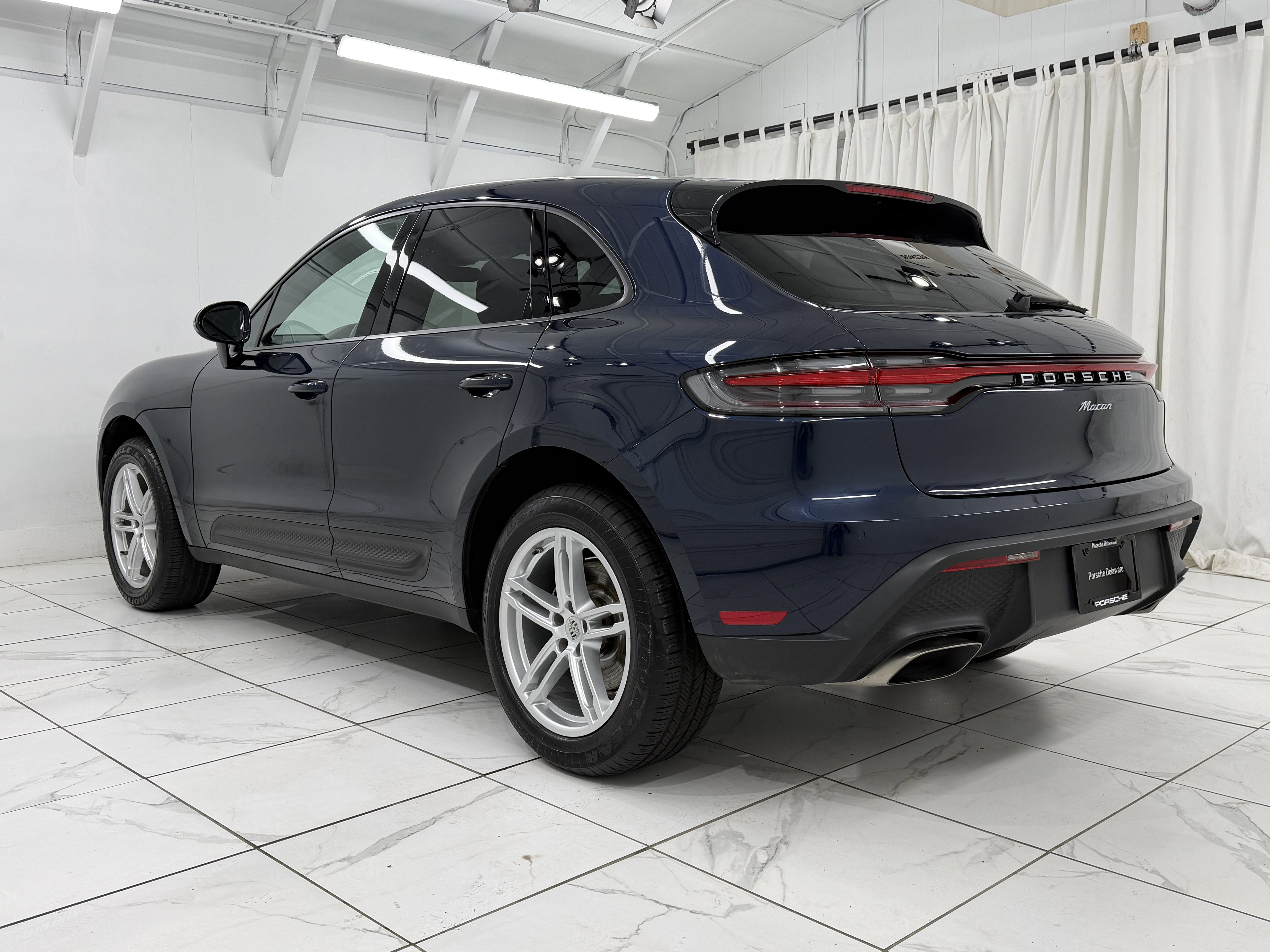 Certified 2022 Porsche Macan image 14