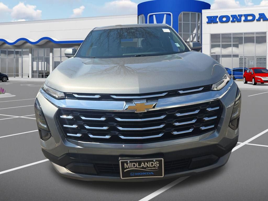 Used 2025 Chevrolet Equinox LT image 2