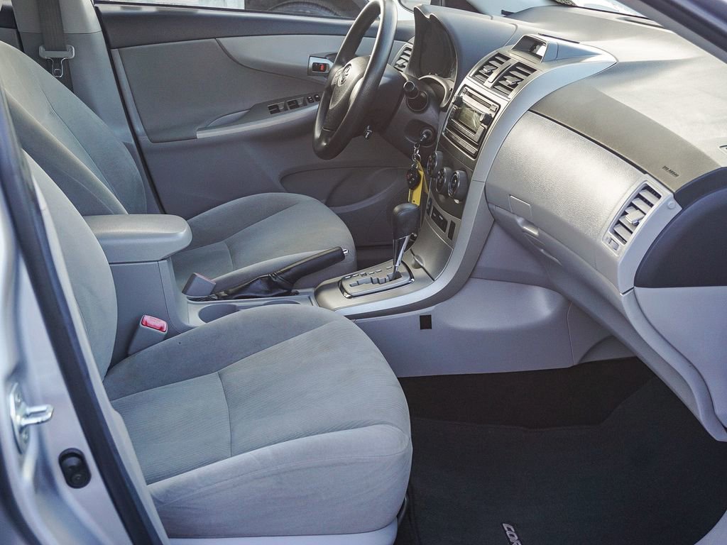 Used 2012 Toyota Corolla LE FWD image 13