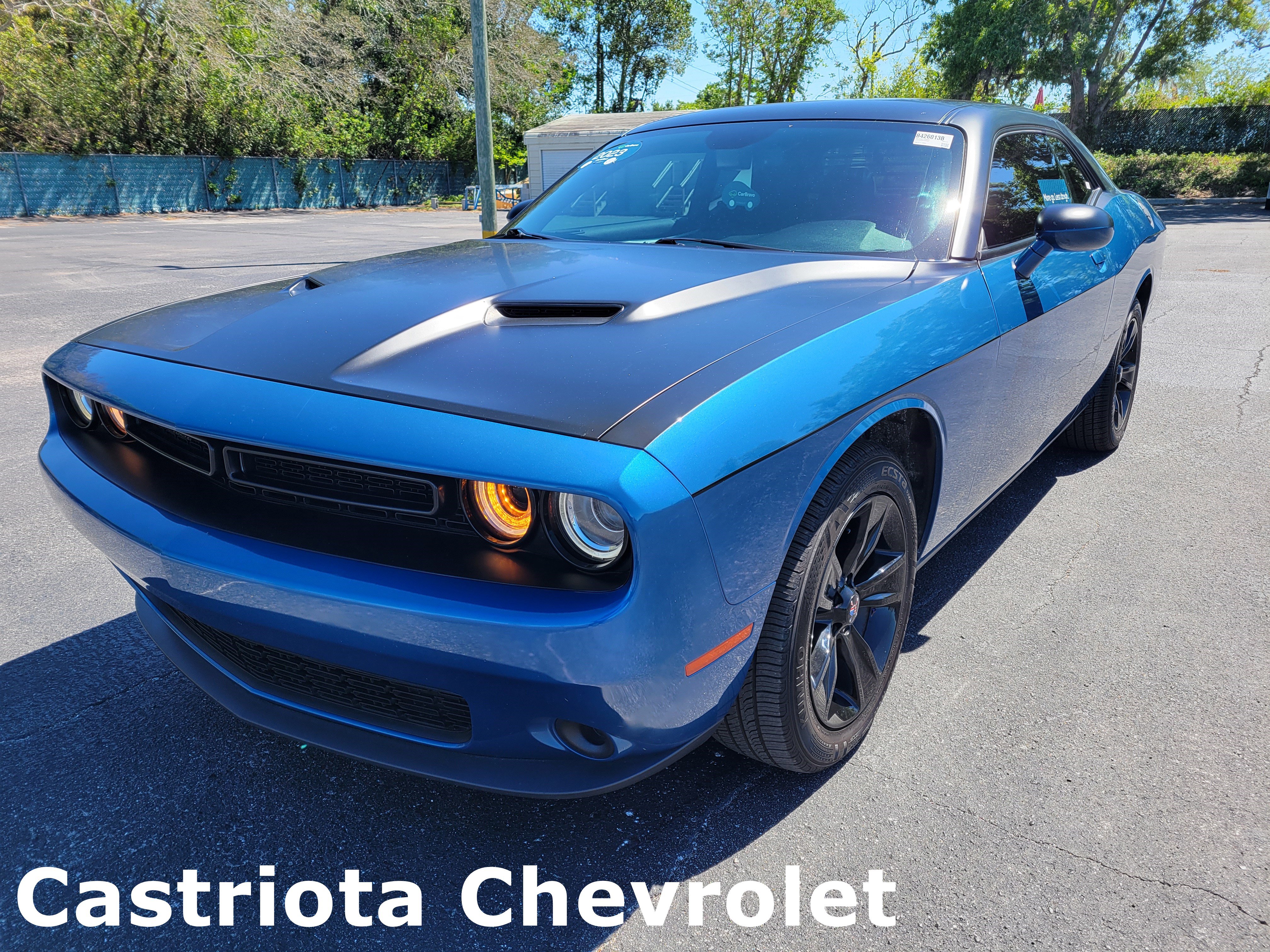 Used 2023 Dodge Challenger SXT image 1