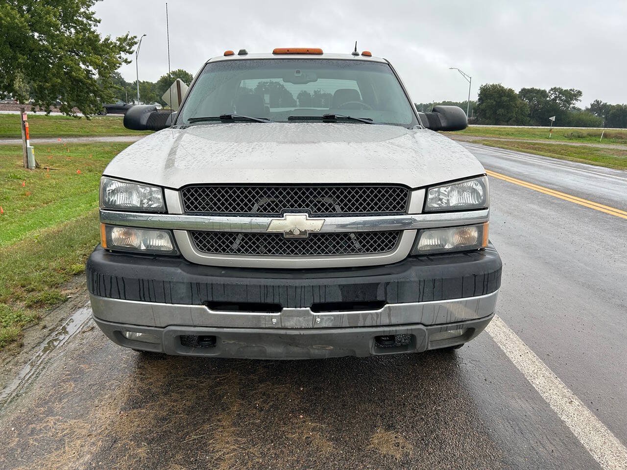 Used 2004 Chevrolet Silverado 3500 4x4 Crew Cab w/ Heavy-Duty Power Package image 11