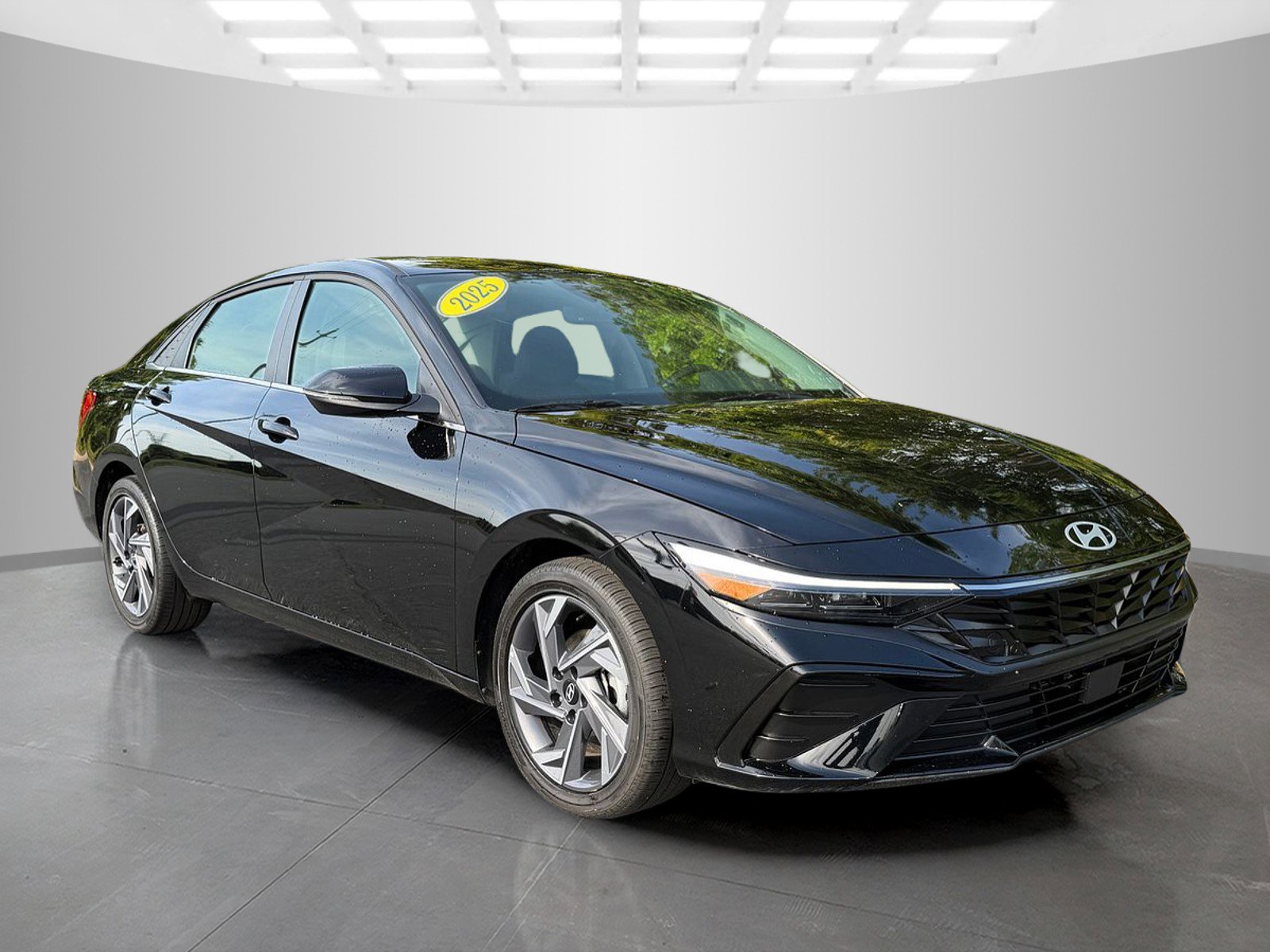 Used 2025 Hyundai Elantra Limited image 5