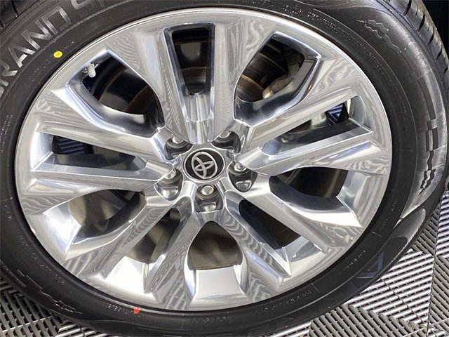 Used 2023 Toyota Highlander Limited image 32