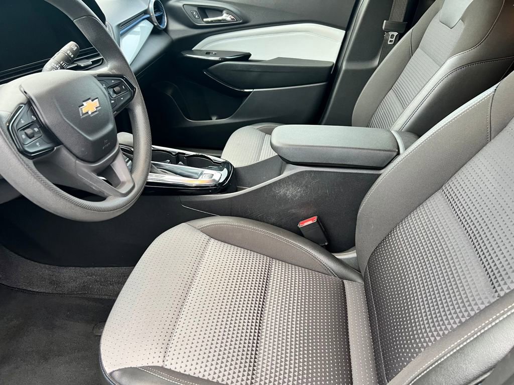 Used 2025 Chevrolet Trax LT image 9