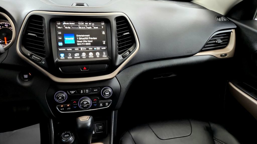 Used 2017 Jeep Cherokee Limited AWD/4WD image 26