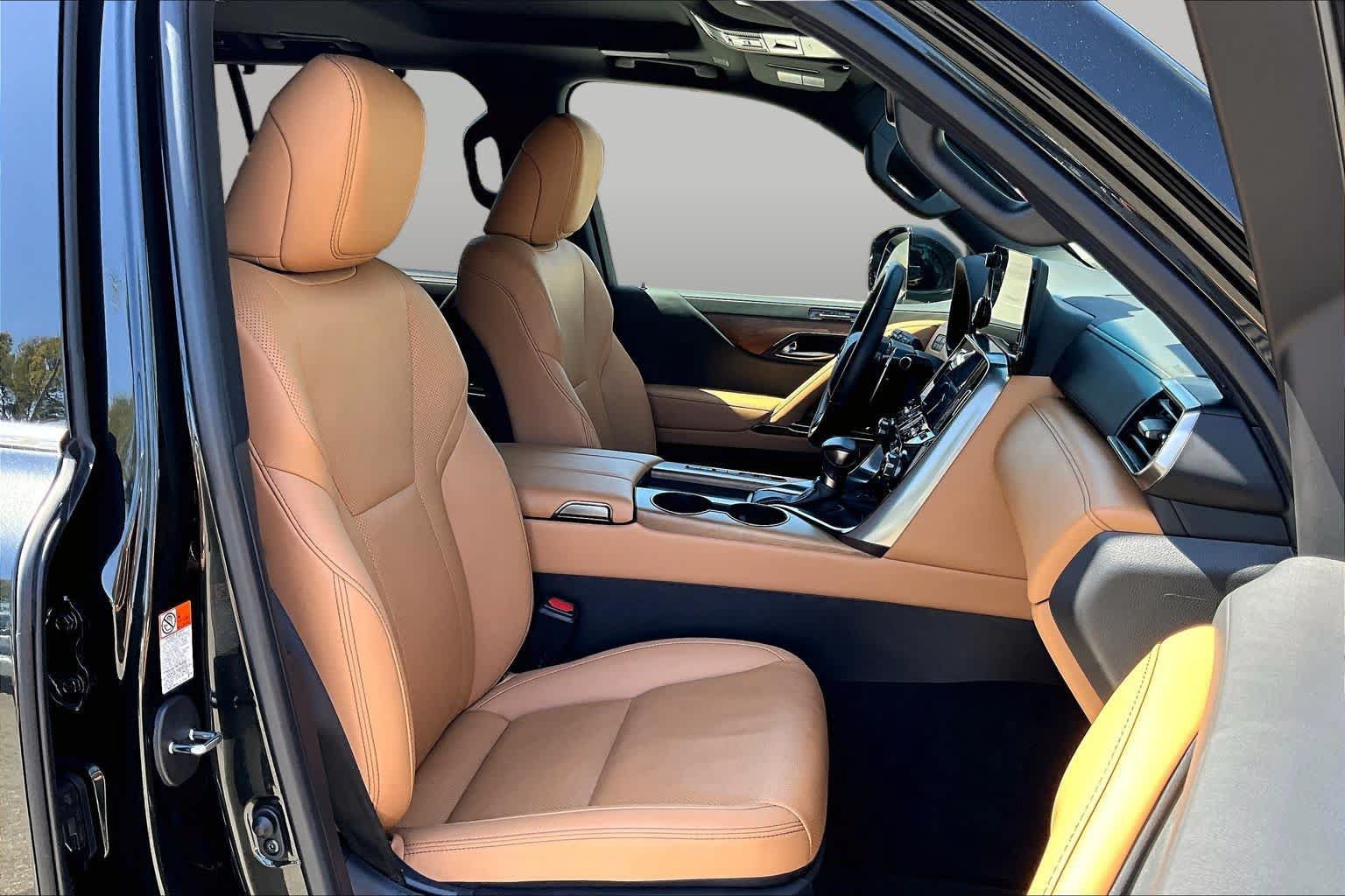 Certified 2024 Lexus LX 600 4WD w/ Luxury Package image 8